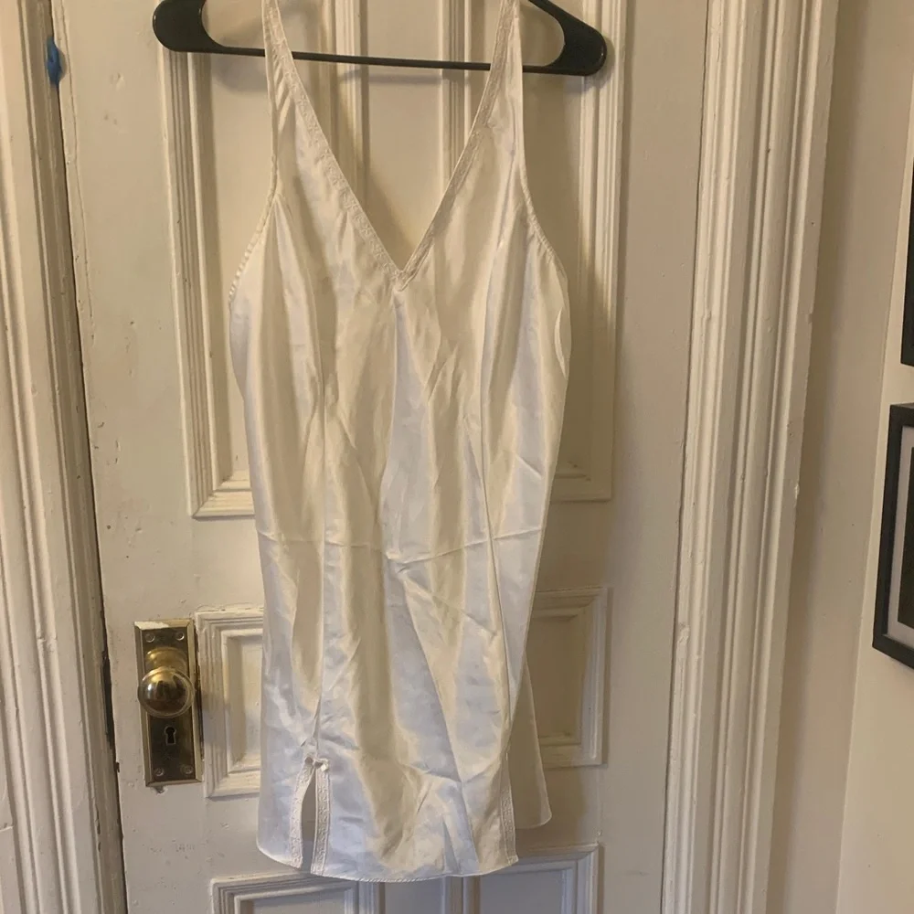 La SENZA White Satin V-Neck Slip - Picture 1 of 3